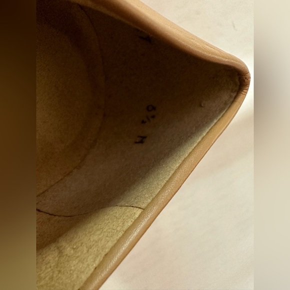 Stuart Weitzman Leather Pump - Picture 6 of 6